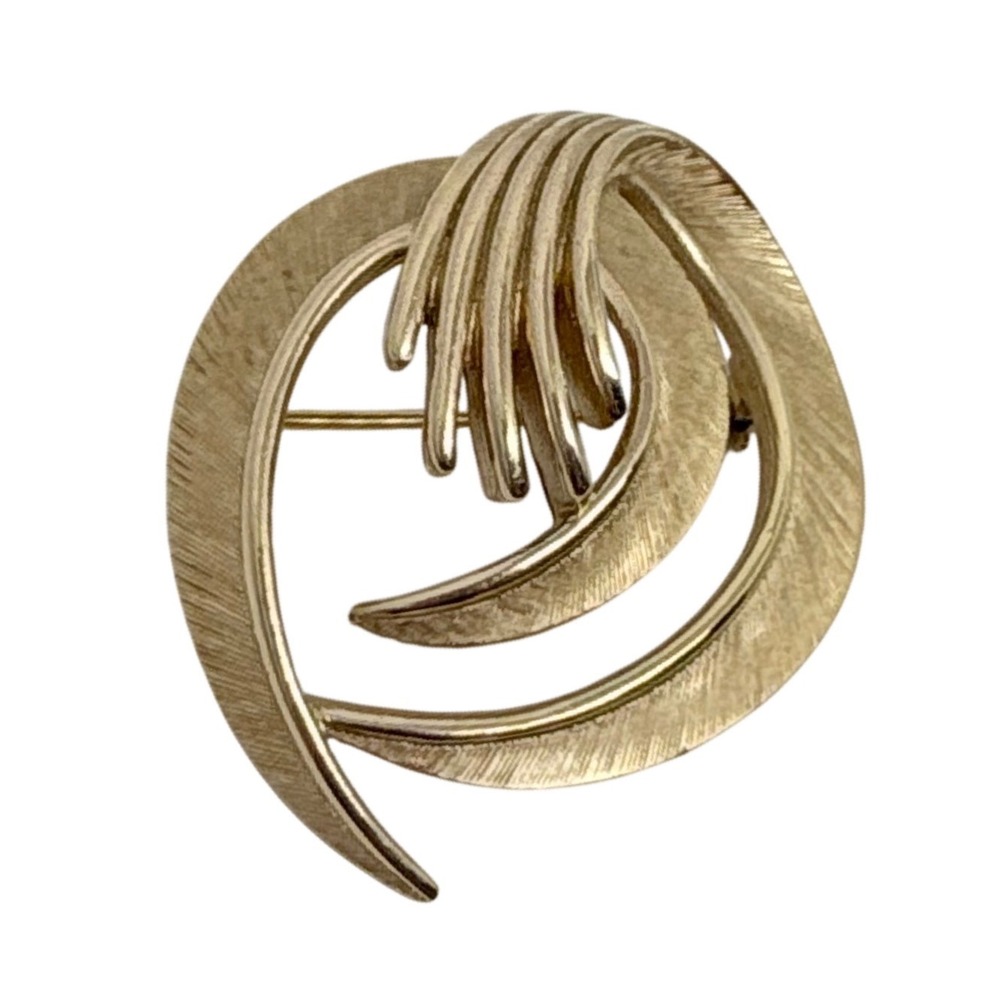 Signed Trifari Vintage Gold Tone Textured‎ Swirl Leaf Brooch Pin Mid Century Mod